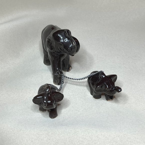 Vintage Brown Ceramic Elephant with Two Babies Chained - Picture 2 of 7
